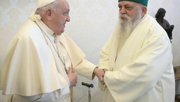 El papa Francisco se cae y sufre una contusión en un brazo