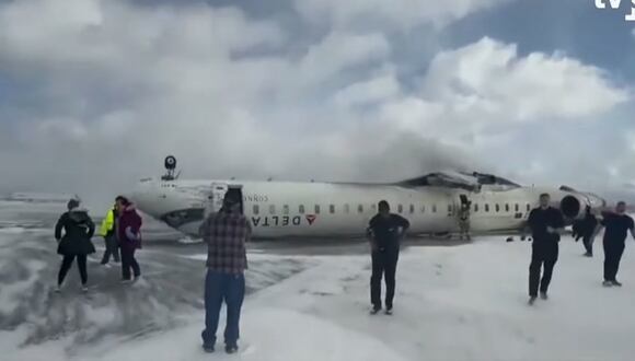Canadá: avión de Delta Airlines se estrelló en el Aeropuerto de Toronto y volcó en el impacto