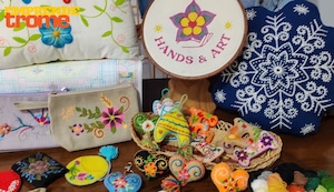 Hands & Art: Profesora de inglés empezó con adornos de Navidad y ahora envía sus prendas a Estados Unidos y otros países