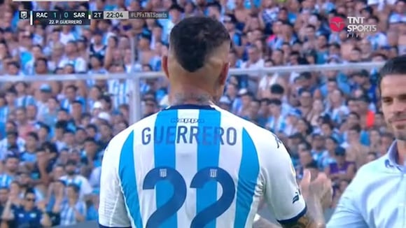 Paolo Guerrero tuvo esta reacción al ser cambiado por Fernndo Gago en Racing (video: TNT Sports)
