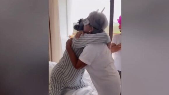 Michelle Alexander es sorprendida en su cumpleaños con increíble pijamada y gran desayuno continental