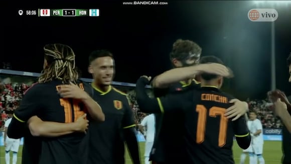 Gol de Jairo Vélez para el 2-1 de Perú vs. Honduras. (Video: América TV)