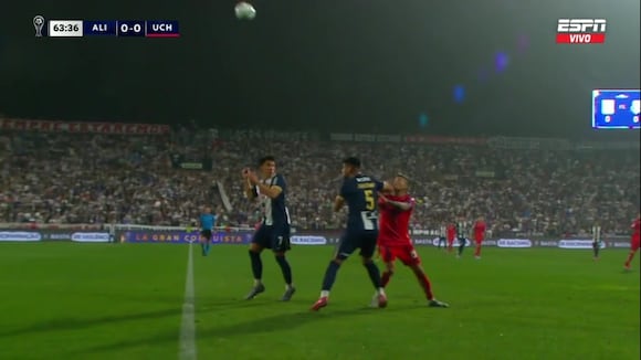 Tarjeta roja para Carlos Zambrano por falta en Alianza Lima vs. U de Chile. (Video: ESPN)