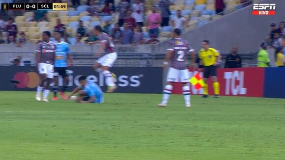 Jesús Pretell sufrió una dura patada a la cara en el Sporting Cristal vs. Fluminense.