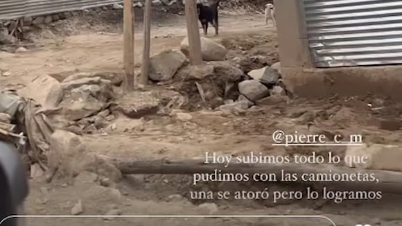 Valeria Piazza entregando donaciones en Cieneguilla