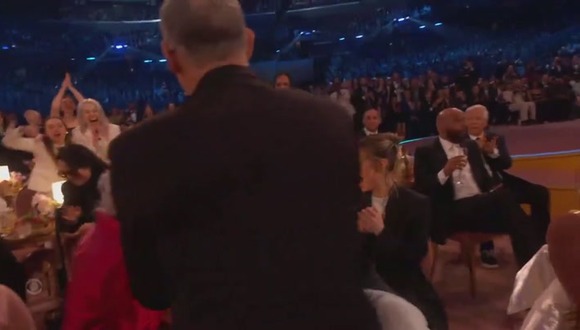 Billie Eilish gana premio a Mejor Cancion en Grammy 2024. VIDEO: TNT