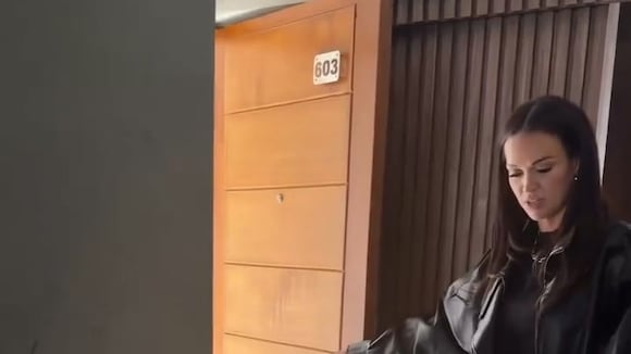 Angie Arizaga se va del país y se despide de su hijo con Jota Benz con desgarrador mensaje