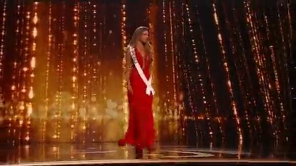 TROME - Alessia Rovegno deslumbra al jurado con vestido de gala