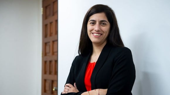 Maria Antonieta Alva reaparece con radical cambio de imagen