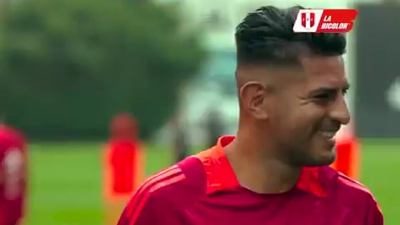 Selección peruana entrena con Jugadores de Aliana Lima (Video: @LaBicolor)