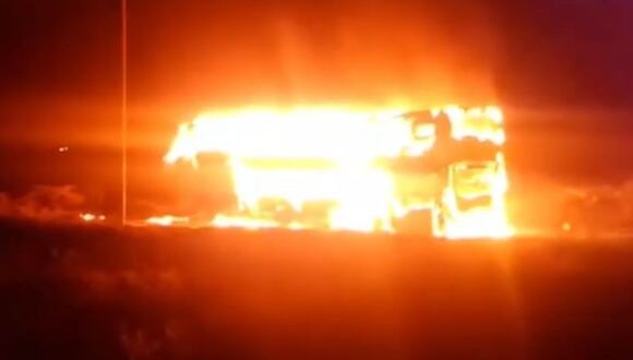 Áncash: 35 personas se salvaron de morir tras incendiarse bus