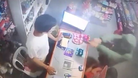 Chiclayo: Hampón asalta minimarket sin importarle presencia de niños
