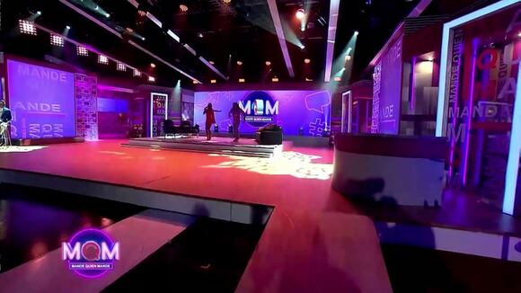 María Pía le pide a Carlota que la deje hablar