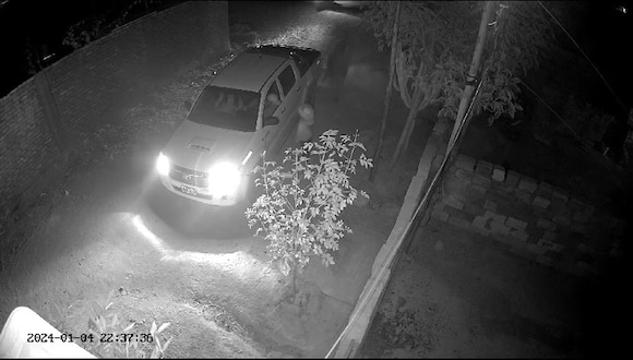 Arequipa: A balazos roban camioneta a familia en Cerro Colorado.