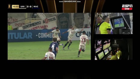 ¡Comenzaron mal! Así fue el penal que cometió Carabalí y complicó a Universitario en el Monumental