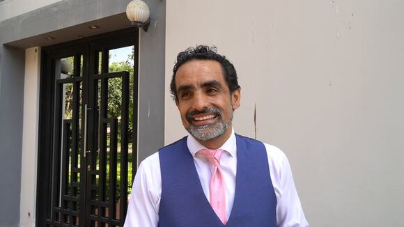 TROME | Fernando Llanos vende Zapatillas En Canal De Televisión (Video: Javier Cabello)