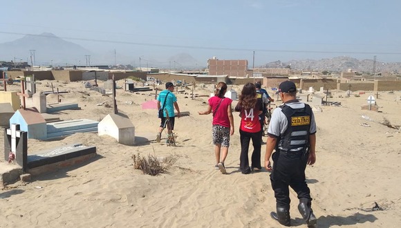 Trujillo: Abandonan a bebé de meses de nacida sobre un tumba.