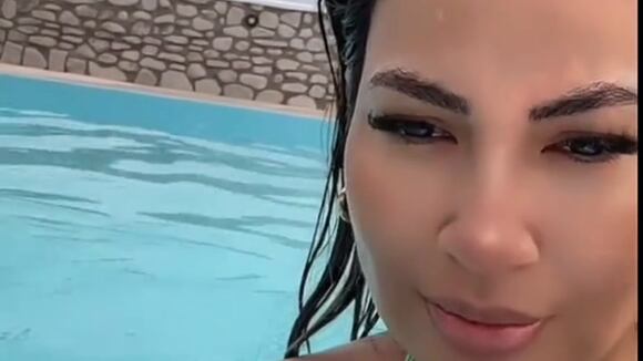 TROME - Pamela López hace transmisión en vivo en bikini