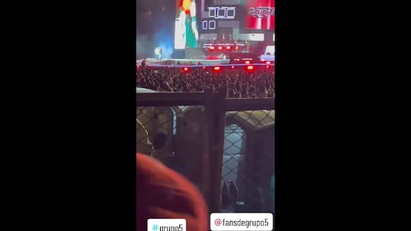 Pareja llama la atención en concierto del Grupo 5