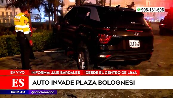Auto se despista e impacta contra sardinel en la Plaza Bolognesi: accidente deja a una mujer herida