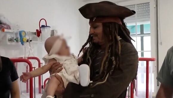 Johnny Depp se transformó en Jack Sparrow para pacientes de hospital infantil