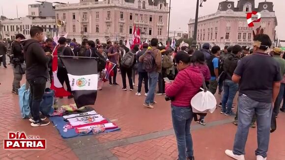 TROME - Protestas en Lima: manifestantes se aglomeran en Plaza Dos de Mayo para llegar al Congreso