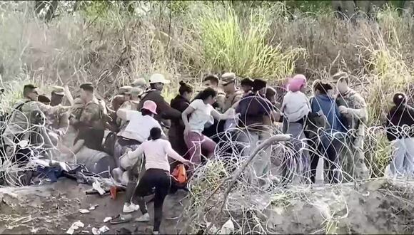 Migrantes ingresan a la fuerza a Estados Unidos