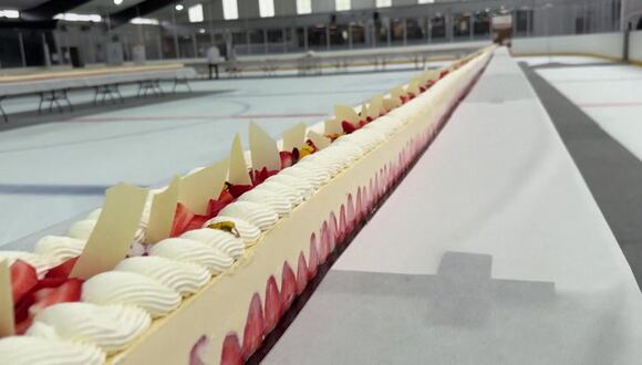 El "fraisier" más largo del mundo es francés: un pastel de fresas de más de 120 metros