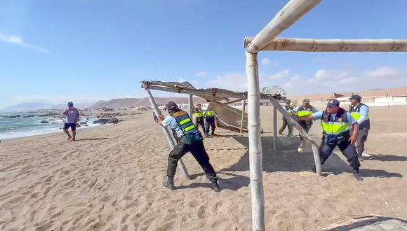 Tacna: Retiran sombrillas de la discordia en playa El Planchón. (Video Municipalidad de Tacna)