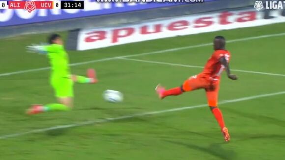 Saravia se lució con gran atajada para evitar el 1-0 de César Vallejo vs. Alianza Lima. (Video: Liga 1 Max)