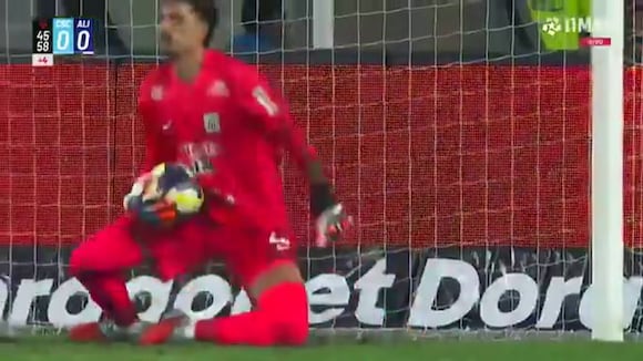 TROME | Felipe Vizeu cae en el área solo frente al arco en el Sporting Cristal vs. Alianza Lima (L1 MAX)