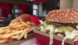 McDonald’s: un fallecimiento y decenas de intoxicaciones en Estados Unidos
