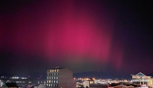 Hermoso fenómeno: el cielo de Ushuaia se tiñó de fucsia por tormenta solar