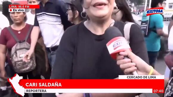 Trome | Madre se quita la blusa para que hija pueda dar el examen