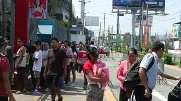 Colas en pollerías se viralizan