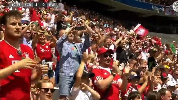 ¡Bombas activadas! Claudio Pizarro anotó en partido de leyendas del Bayern Múnich