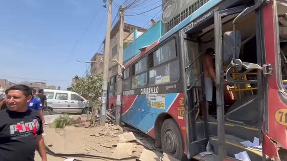 TROME | Bus de ‘El rápido’ chocó contra tiendas en VMT (VIDEO: Jhonny Valle)