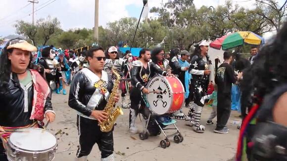 X2download.app-cajamarca Kiss 17(720p)