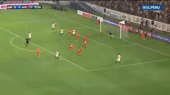 Trome | José Bolívar casi anota para Universitario