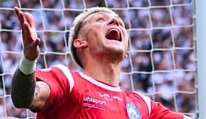 Oliver Sonne reaccionó así tras cometer este autogol con Silkeborg en Dinamarca