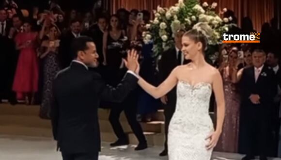 Brunella y Richard deslumbran en su primer baile como casados