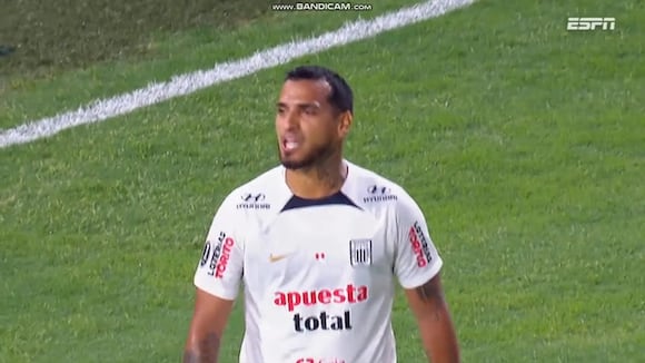 Autogol de Miguel Trauco para el 1-0 de Boca Juniors sobre Alianza Lima. (Video: ESPN)