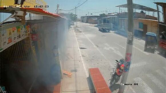Piura: Sujeto arroja explosivo a minimarket.