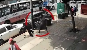 Surquillo: Cámara de seguridad captó a indigente que golpea a mujeres y ancianos impunemente