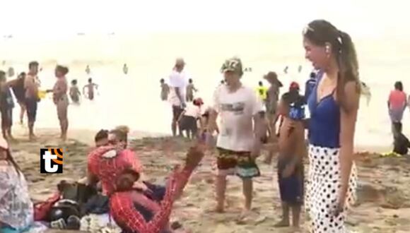 Spiderman sorprende a reportera en enlace en vivo. VIDEO: Canal N
