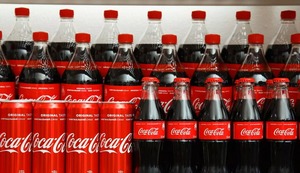 Alerta en Europa: Coca-Cola retira productos por niveles elevados de clorato
