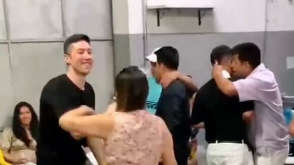 TROME - Italiano sorprende bailando huaylas y la rompe con su zapateo: “Mejor que algunos peruanos”