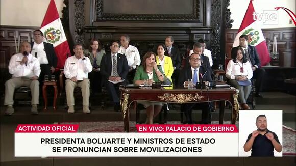 Preguntan sobre el plagio del libro a Dina Boluarte y su respuesta