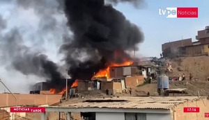 Puente Piedra: Dantesco incendio arrasa diez viviendas
