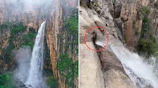Engaño revelado: turista descubre una tubería en la cima de la cascada más alta de China